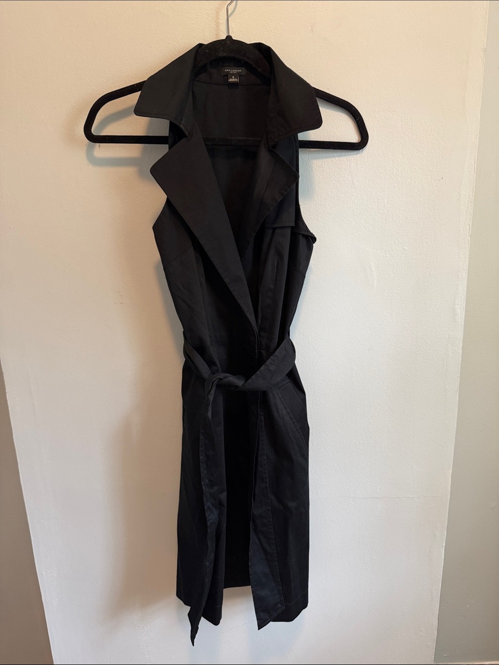 Ann Taylor Sleeveless Black Belted Trench Dress